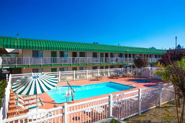 University Inn Fresno image 1