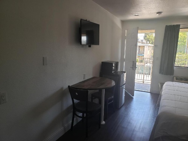 University Inn Fresno image 28