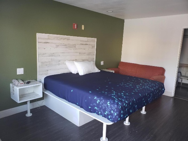 University Inn Fresno image 4