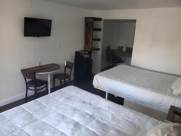 University Inn Fresno image 5