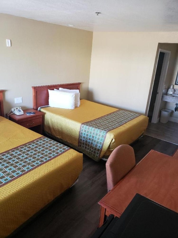 University Inn Fresno image 9